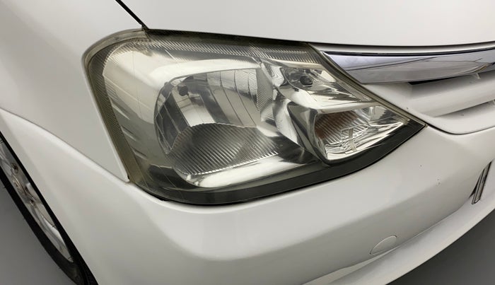 2011 Toyota Etios V, Petrol, Manual, 1,06,052 km, Right headlight - Faded