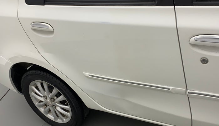 2011 Toyota Etios V, Petrol, Manual, 1,06,052 km, Right rear door - Minor scratches