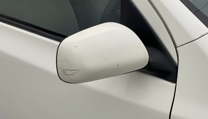 2011 Toyota Etios V, Petrol, Manual, 1,06,052 km, Right rear-view mirror - ORVM knob broken and not working