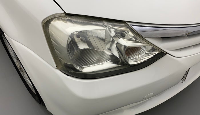 2011 Toyota Etios V, Petrol, Manual, 1,06,052 km, Right headlight - Minor scratches