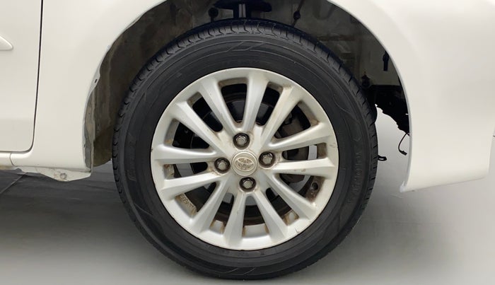 2011 Toyota Etios V, Petrol, Manual, 1,06,052 km, Right Front Wheel