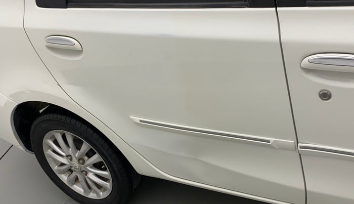 2011 Toyota Etios V, Petrol, Manual, 1,06,052 km, Right rear door - Slightly dented