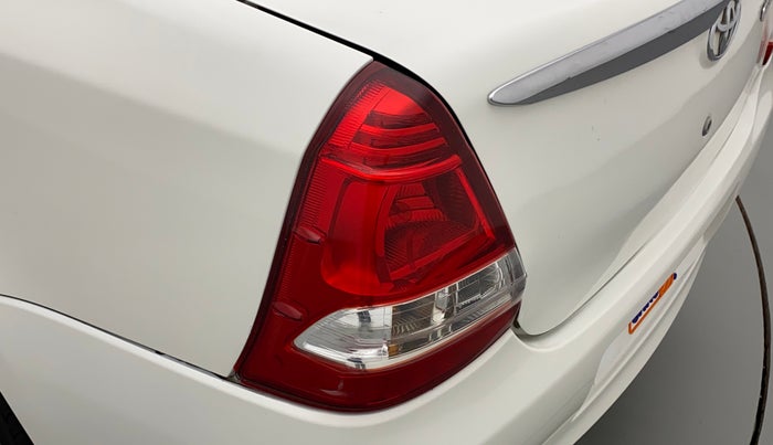 2011 Toyota Etios V, Petrol, Manual, 1,06,052 km, Left tail light - Minor scratches