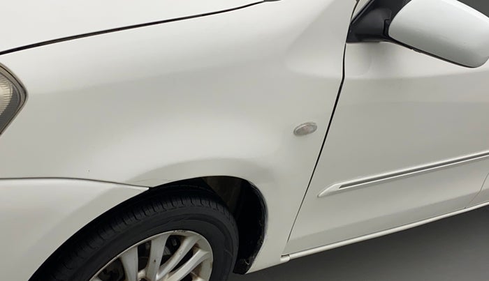 2011 Toyota Etios V, Petrol, Manual, 1,06,052 km, Left fender - Slightly dented