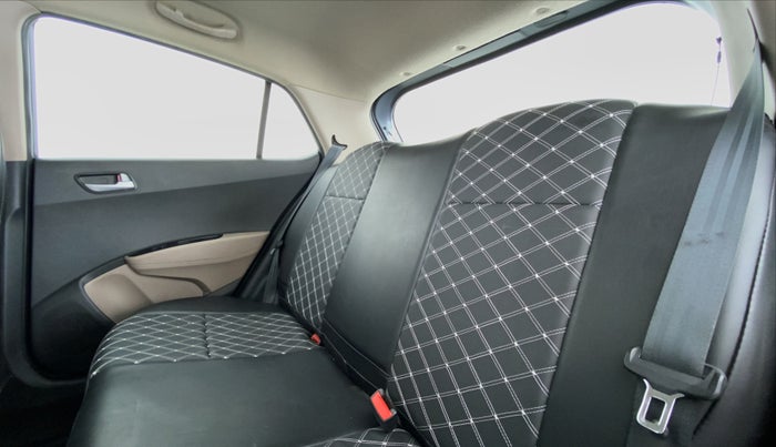 2016 Hyundai Grand i10 SPORTZ 1.2 KAPPA VTVT, Petrol, Manual, 22,198 km, Right Side Rear Door Cabin