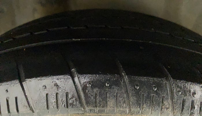 2014 Honda Amaze 1.2L I-VTEC E, CNG, Manual, 82,786 km, Right Rear Tyre Tread