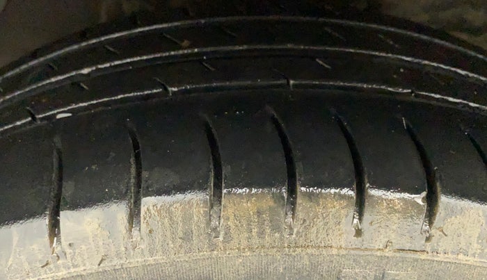 2017 Hyundai Xcent SX 1.2, Petrol, Manual, 58,379 km, Left Front Tyre Tread