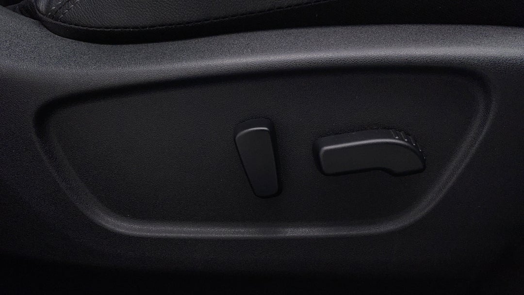 2017 Nissan Qashqai N-tec, Automatic, 88665 km, Drivers Side Adjustment Panel