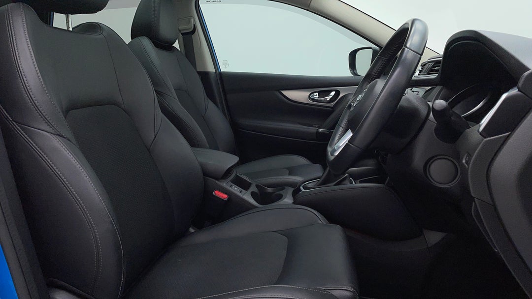 2017 Nissan Qashqai N-tec, Automatic, 88665 km, Right Side Front Door Cabin View