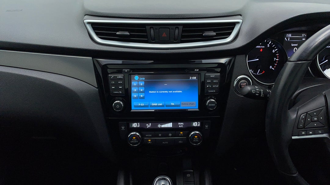 2017 Nissan Qashqai N-tec, Automatic, 88665 km, Center Console