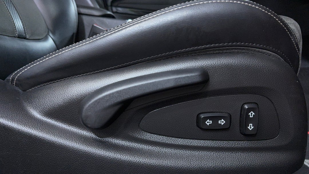 2017 Holden Commodore Sv6, Automatic, 153195 km, Drivers Side Adjustment Panel