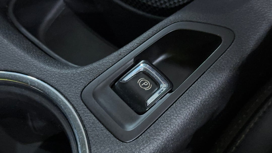 2017 Holden Commodore Sv6, Automatic, 153195 km, Handbrake