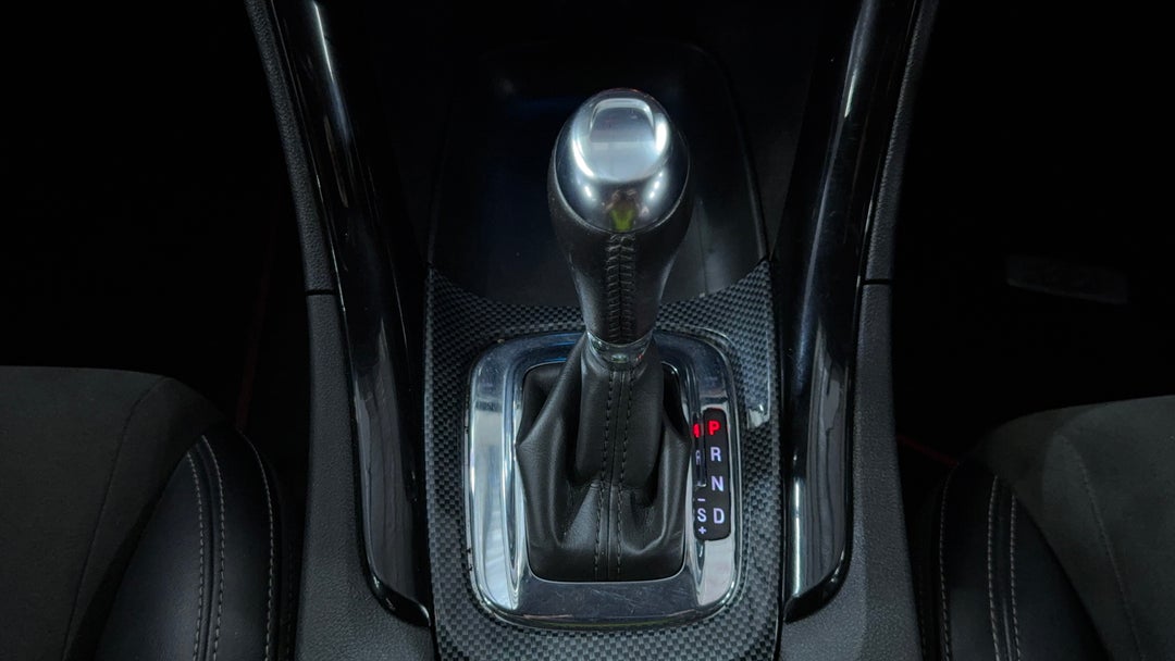 2017 Holden Commodore Sv6, Automatic, 153195 km, Gear Lever 