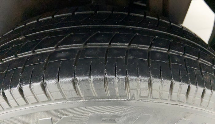 2012 Maruti Swift VDI, Diesel, Manual, 68,206 km, Left Rear Tyre Tread