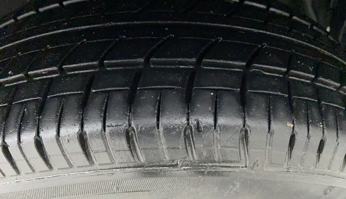 2012 Maruti Swift VDI, Diesel, Manual, 68,206 km, Right Front Tyre Tread