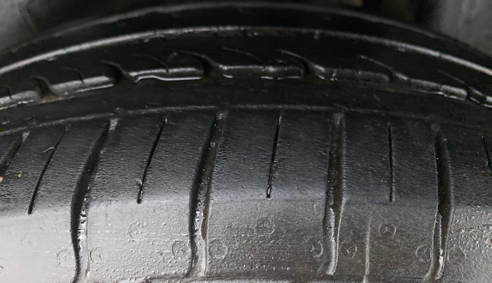 2017 Maruti Ciaz SIGMA 1.4 VVT, Petrol, Manual, 43,206 km, Left Rear Tyre Tread