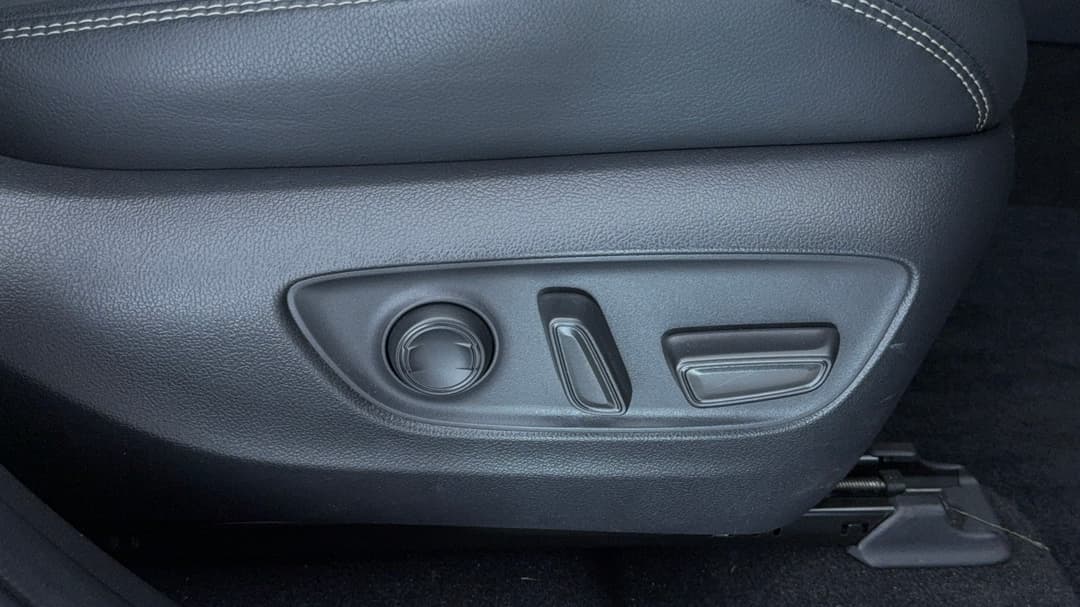 2025 Toyota RAV4 Cruiser (AWD) Hybrid, Automatic, 25923 km, Drivers Side Adjustment Panel