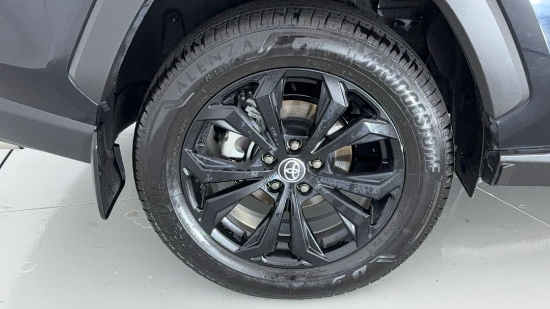 2025 Toyota RAV4 Cruiser (AWD) Hybrid, Automatic, 25923 km, Right Rear Wheel