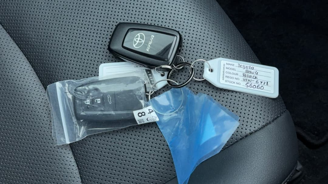 2025 Toyota RAV4 Cruiser (AWD) Hybrid, Automatic, 25923 km, Key Close-up