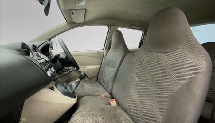 2017 Datsun Go T, Petrol, Manual, 72,762 km, Right Side Front Door Cabin