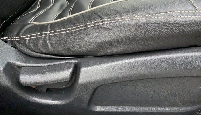 2017 Hyundai Elite i20 MAGNA 1.2, Petrol, Manual, 37,490 km, Driver Side Adjustment Panel