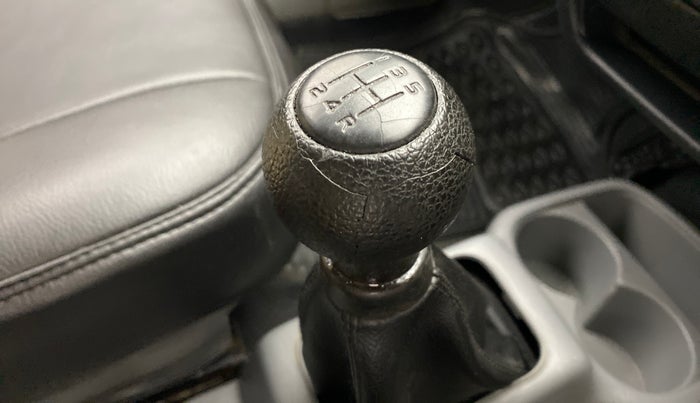 2012 Maruti Alto K10 VXI P, Petrol, Manual, 57,074 km, Gear lever - Knob has minor damage