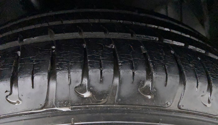 2014 Hyundai Grand i10 SPORTZ 1.2 KAPPA VTVT, Petrol, Manual, 10,372 km, Left Front Tyre Tread
