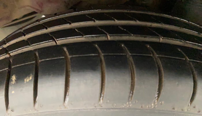 2014 Hyundai Eon MAGNA +, Petrol, Manual, 59,169 km, Left Rear Tyre Tread