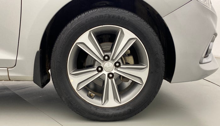 2017 Hyundai Verna 1.6 SX VTVT AT (O), Petrol, Automatic, 46,271 km, Right Front Wheel