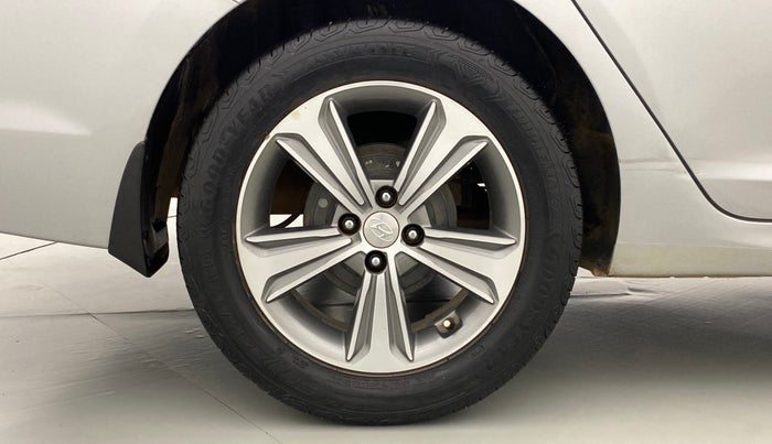 2017 Hyundai Verna 1.6 SX VTVT AT (O), Petrol, Automatic, 46,271 km, Right Rear Wheel