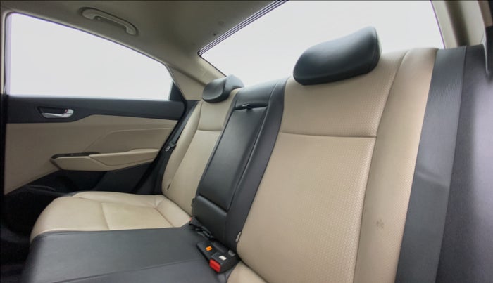 2017 Hyundai Verna 1.6 SX VTVT AT (O), Petrol, Automatic, 46,271 km, Right Side Rear Door Cabin