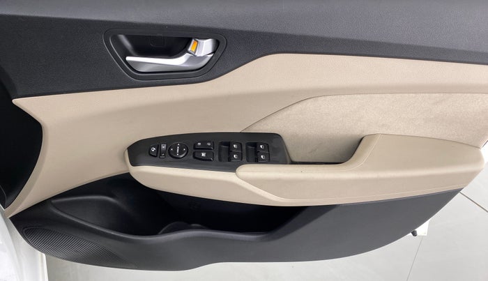 2021 Hyundai Verna SX PETROL MT, Petrol, Manual, 17,110 km, Driver Side Door Panels Control