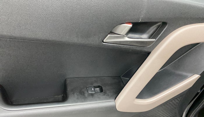 2017 Hyundai Creta SX PLUS 1.6 PETROL, Petrol, Manual, 24,489 km, Left front window switch / handle - Switch/handle not functional