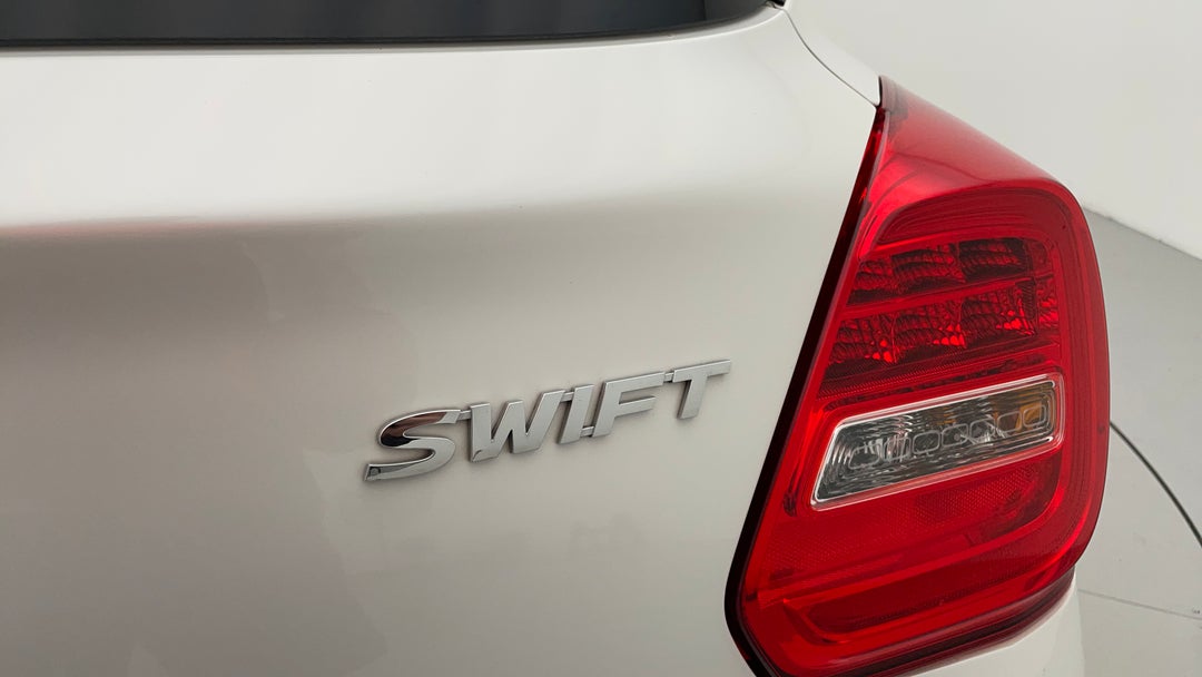 2023 Suzuki Swift Gl Navi, Automatic, 26611 km, Badge (Boot Right Side)