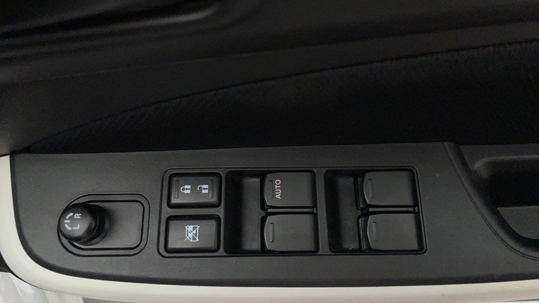 2023 Suzuki Swift Gl Navi, Automatic, 26611 km, Drivers Side Door Panel Controls