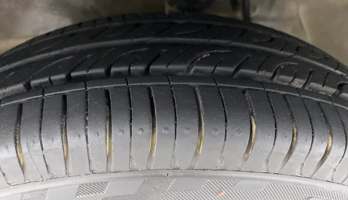 2016 Maruti Alto 800 LXI, Petrol, Manual, 23,702 km, Left Front Tyre Tread