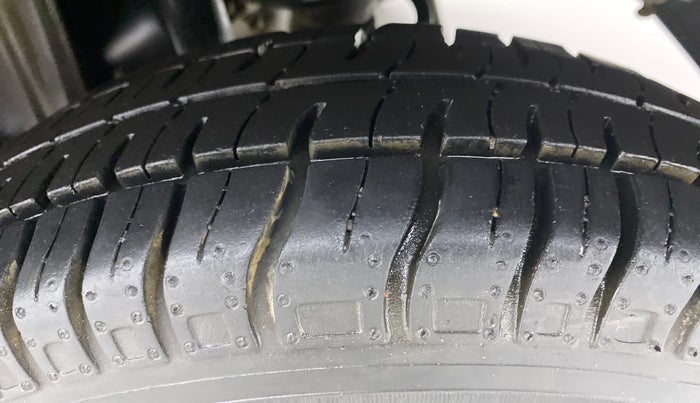 2016 Maruti Alto 800 LXI, Petrol, Manual, 23,702 km, Left Rear Tyre Tread