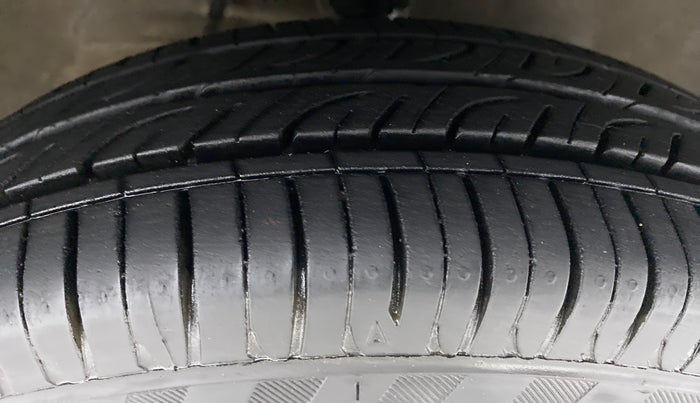 2016 Maruti Alto 800 LXI, Petrol, Manual, 23,702 km, Right Front Tyre Tread