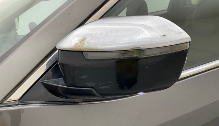 2019 Tata Harrier XZ 2.0L, Diesel, Manual, 73,787 km, Left rear-view mirror - Indicator light has minor damage