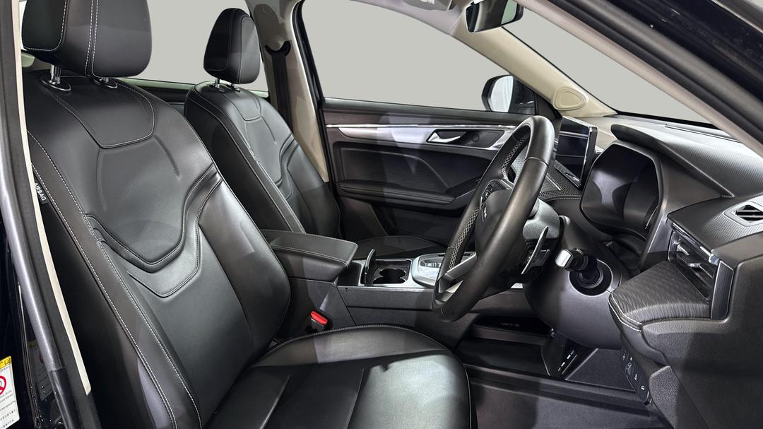 2024 GWM Haval Jolion Lux, Automatic, 39605 km, Right Side Front Door Cabin View