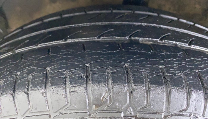 2014 Hyundai Verna FLUIDIC 1.4 VTVT, Petrol, Manual, 36,815 km, Left Front Tyre Tread