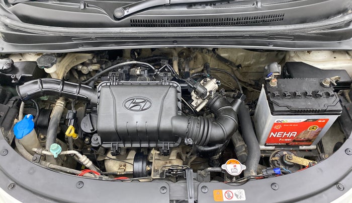 2015 Hyundai i10 SPORTZ 1.1 IRDE2, Petrol, Manual, 1,28,377 km, Engine Bonet View