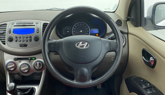 2015 Hyundai i10 SPORTZ 1.1 IRDE2, Petrol, Manual, 1,28,377 km, Steering Wheel Close-up