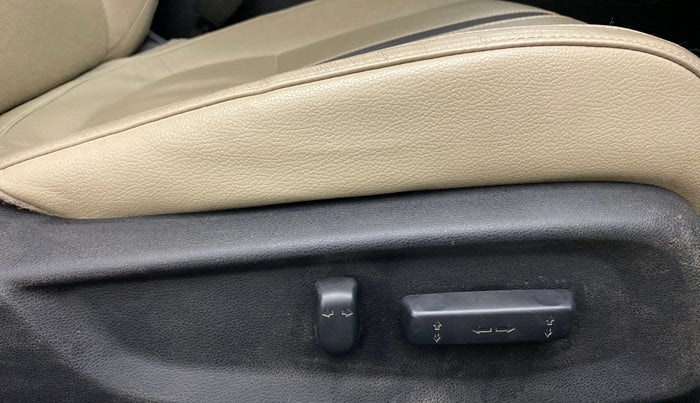 2019 Honda Civic VX CVT i-VTEC, Petrol, Automatic, 50,707 km, Driver Side Adjustment Panel