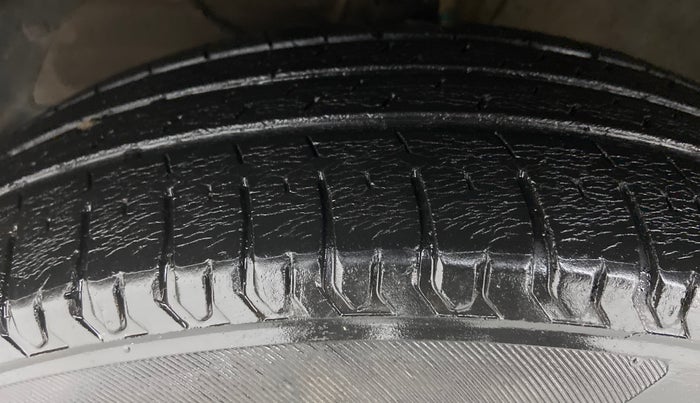 2017 Maruti Dzire VDI AMT, Diesel, Automatic, Left Front Tyre Tread