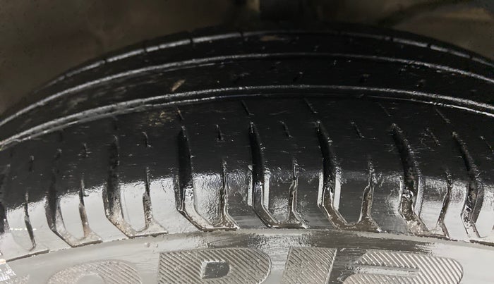 2017 Maruti Dzire VDI AMT, Diesel, Automatic, Right Front Tyre Tread