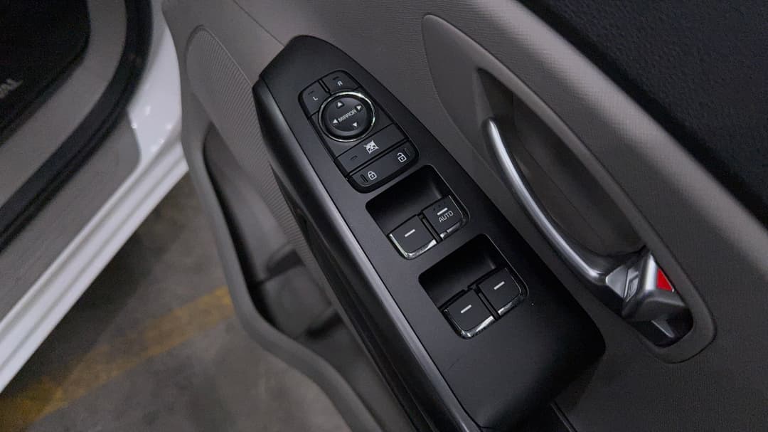 2018 Kia Carnival S, Automatic, 96757 km, Drivers Side Door Panel Controls