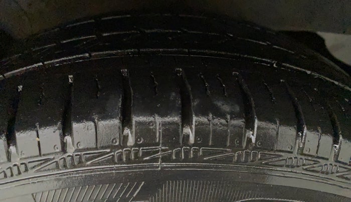 2014 Honda Brio S MT, Petrol, Manual, 25,665 km, Left Front Tyre Tread