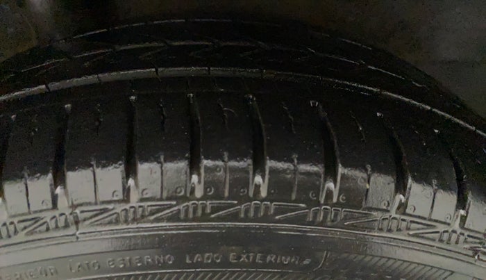 2014 Honda Brio S MT, Petrol, Manual, 25,665 km, Right Front Tyre Tread