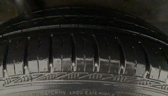 2014 Honda Brio S MT, Petrol, Manual, 25,665 km, Left Rear Tyre Tread